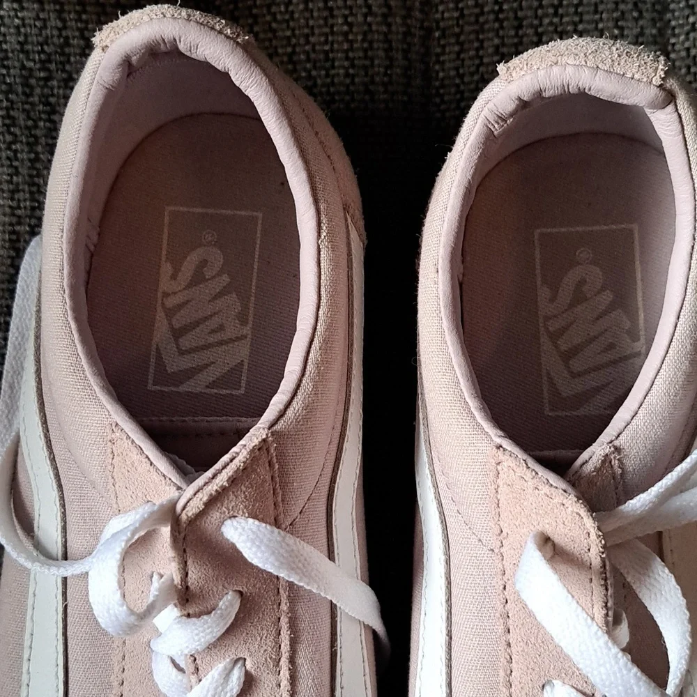 Vans - Picture 2 of 7